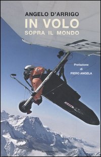 Nato nel 1961 da madre francese e padre italiano, Angelo D'Arrigo ha sviluppato una grande passione, il deltaplano. Dopo aver collezionato successi agonistici, inizia a osservare gli uccelli per carpire loro i segreti del volo, fino a realizzare imprese straordinarie. Su richiesta dell'Unione Sovietica ha guidato un branco di gru siberiane che avevano perso la rotta della migrazione dal circolo polare artico al Mar Caspio. Il tutto dopo aver studiato a lungo Lorenz. In questo libro attinge ai propri diari e racconta le vicende magiche dell'uomo che 