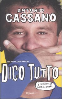 Il talento pi splendente e controverso del calcio italiano era gi un idolo per tutti, nei vicoli di Bari Vecchia, dove  nato. Perch il mondo lo scoprisse ha per dovuto aspettare una sera di dicembre del 1999, quando, grazie a un gol rimasto impresso nella memoria di molti (di sicuro in quella degli interisti), ha stupito per la prima volta. Non aveva ancora compiuto diciotto anni. Da quel giorno  diventato ricco, famoso, pure piuttosto bello (lo dice lui...), ma non  mai cresciuto. Antonio Cassano  ancora e per sempre Peter Pan. Colpi di genio e autogol clamorosi, una linea mai retta verso il futuro, grandi esaltazioni e depressioni folli, maglie tirate in faccia, litigi, fughe e magie. In questo libro, nove anni dopo quel colpo di tacco, guarda per la prima volta dietro e dentro di s. Racconta i diciassette anni di povert, i nove di ricchezza, gli allenatori, le donne, il cibo, le Ferrari, gli amici, pochi ma fidati, e gli obiettivi che ha in testa: la felicit prima di tutto, quella che non si misura dal numero degli scudetti vinti. Dice tutto a voce alta, con le mani che per una volta non sono davanti alla bocca per evitare l'occhio spietato delle telecamere. Pagine di fronte alle quali vi sorprenderete: distanti da calcoli, perbenismo, banalit e compromessi, piene di un'umanit vitale e intensa, sincere e autoironiche fino allo sberleffo liberatorio e rivelatore. 