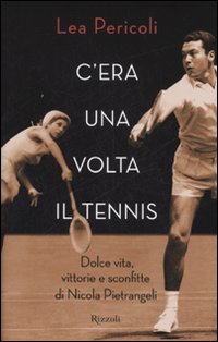 Nicola Pietrangeli  uno dei campioni del tennis: ha vinto due volte gli Internazionali d'Italia e due volte il Roland-Garros,  arrivato (unico italiano nella storia) in semifinale a Wimbledon e nel 1976, come capitano non giocatore, ha vinto la Coppa Davis in Cile. In questa animata conversazione con Lea Pericoli narra l'epopea di uno sport, secondo la sua opinione,non eisiste pi, travolto com' dal professionismo e dalla commercializzazione. E racconta una vita in bilico tra l'asprezza del dopoguerra, la Roma della 