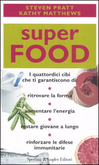 Tutti sanno che una mela  uno snack pi salutare delle patatine fritte, ma quanti sono al corrente che una manciata di noci al giorno o una coppa di mirtilli sono un potente concentrato di benessere e longevit? Il dottor Steven Pratt ha identificato ben quattordici Superfood o Superalimenti capaci di modificare la biochimica del nostro corpo, con il risultato di aumentare l'energia e potenziare le difese dell'organismo, arrestando quei processi degenerativi che conducono a malattie quali il diabete, l'ipertensione, l'obesit, il morbo di Alzheimer e alcuni tipi di cancro. Quindi via libera ad arance, avena, broccoli, legumi, mirtilli e noci, cos come a pomodori, salmone, soia, spinaci, tacchino e, per concludere, t, yogurt e zucca. E attenzione: se odiate i pomodori, o gli spinaci non sono di vostro gradimento, niente paura, il libro vi indica in alternativa dei validi sostituti in termini di benefici nutrizionali. In pi, offre appetitose ricette e semplici menu che vi aiuteranno a integrare progressivamente i 