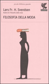 Qual  il significato di un capo di abbigliamento? Ed  possibile crearsi una propria identit attraverso i vestiti che si indossano? E ancora: la moda  arte? o semplicemente un fenomeno legato a interessi commerciali? Lars Svendsen, filosofo di professione, proprio perch ritiene la moda una componente fondamentale della modernit e delle nostre vite, affronta l'analisi del fenomeno 